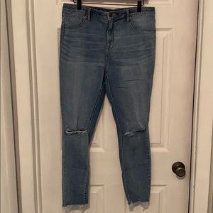 High rise distressed jegging